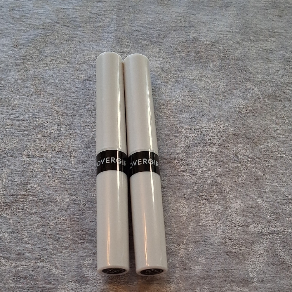 2 Cover Girl Outlast Clear Moisturizerizing Top coat